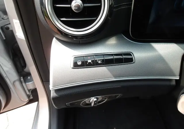 MERCEDES-BENZ Klasa E 220 d 9G-TRONIC AMG Line