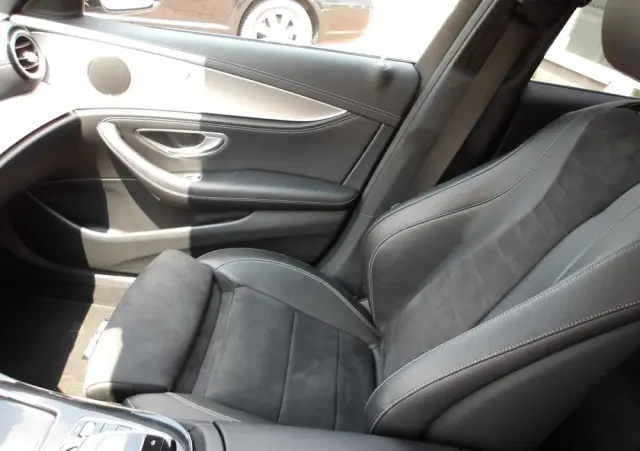 MERCEDES-BENZ Klasa E 220 d 9G-TRONIC AMG Line