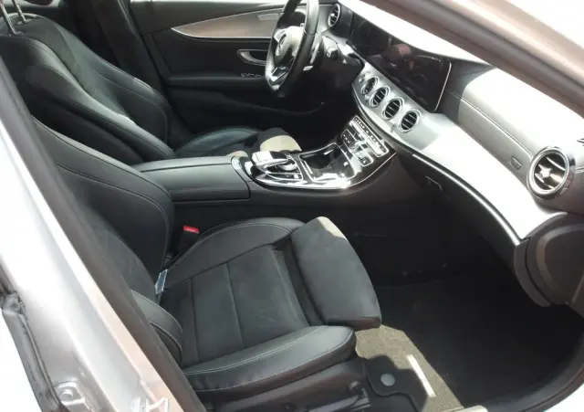 MERCEDES-BENZ Klasa E 220 d 9G-TRONIC AMG Line