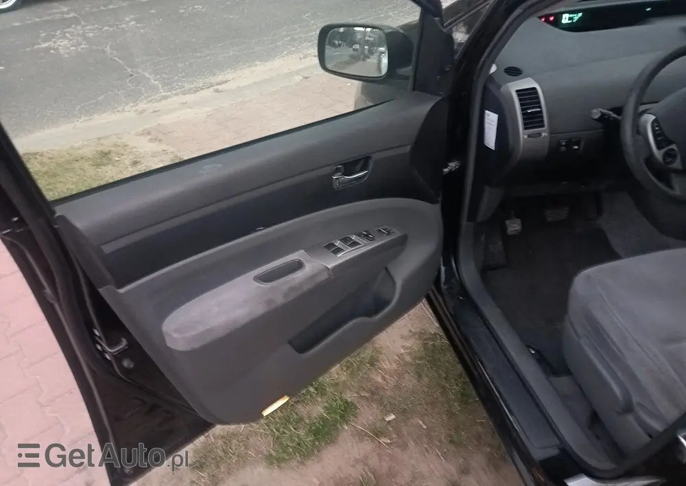 TOYOTA Prius 1.5 VVT-i Prestige