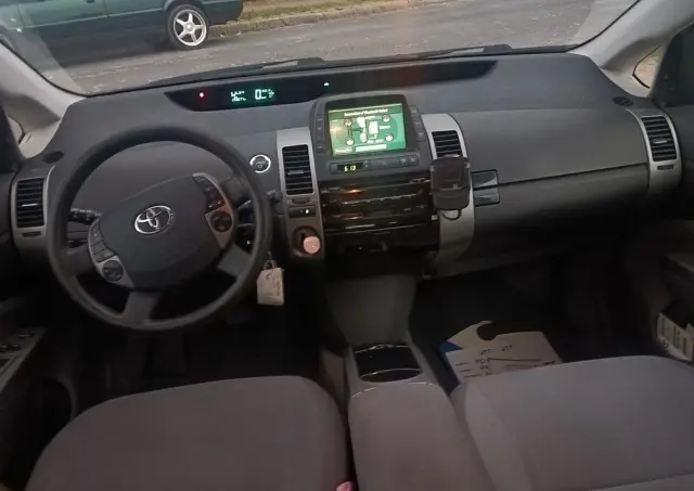 TOYOTA Prius 1.5 VVT-i Prestige