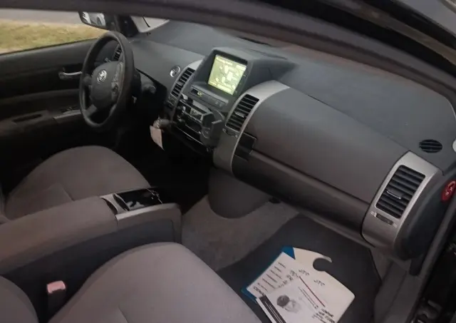 TOYOTA Prius 1.5 VVT-i Prestige