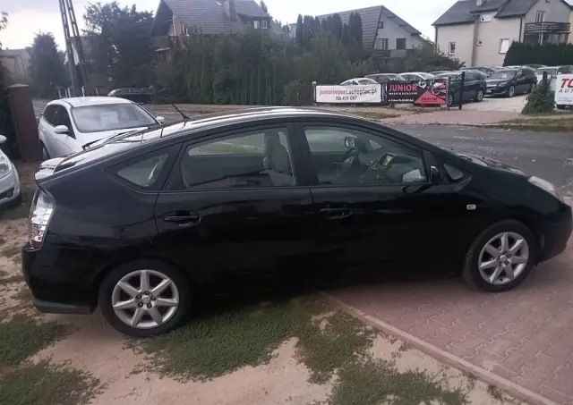 TOYOTA Prius 1.5 VVT-i Prestige