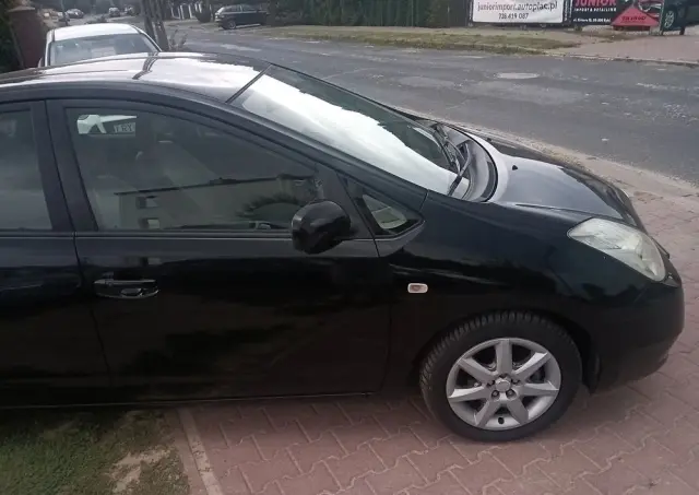 TOYOTA Prius 1.5 VVT-i Prestige