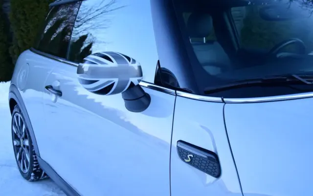 MINI Cooper SE Electric Trim