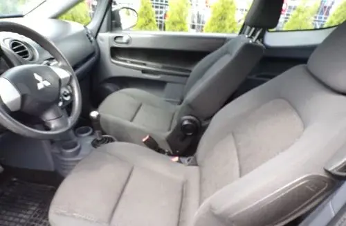 MITSUBISHI Colt 