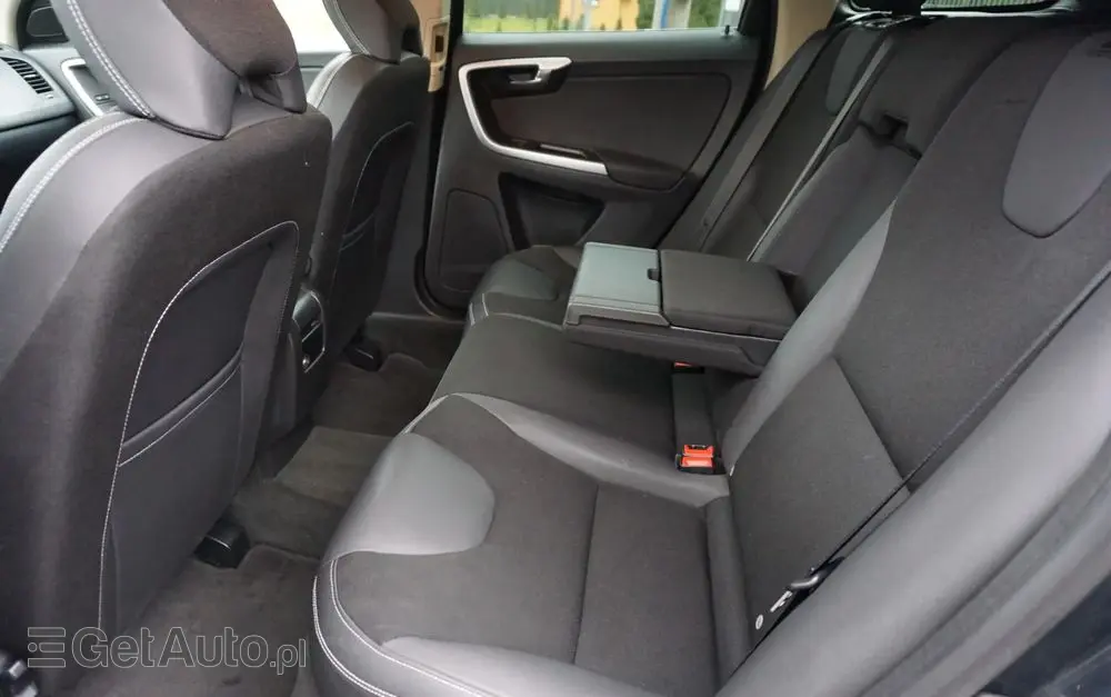 VOLVO XC 60 D4 Momentum