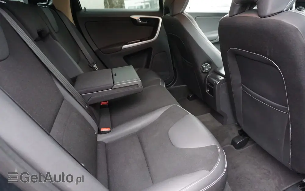 VOLVO XC 60 D4 Momentum