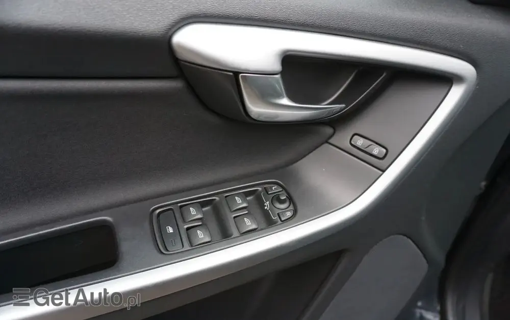 VOLVO XC 60 D4 Momentum