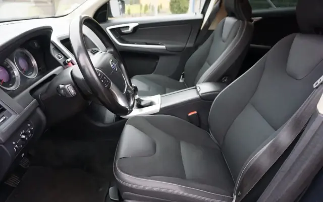 VOLVO XC 60 D4 Momentum