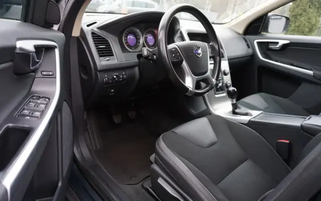 VOLVO XC 60 D4 Momentum