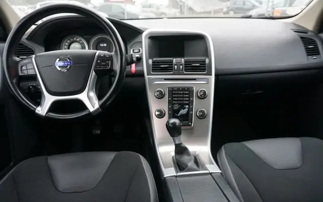 VOLVO XC 60 D4 Momentum