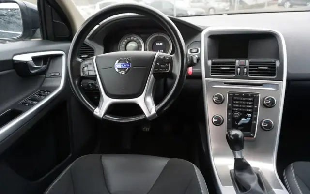 VOLVO XC 60 D4 Momentum