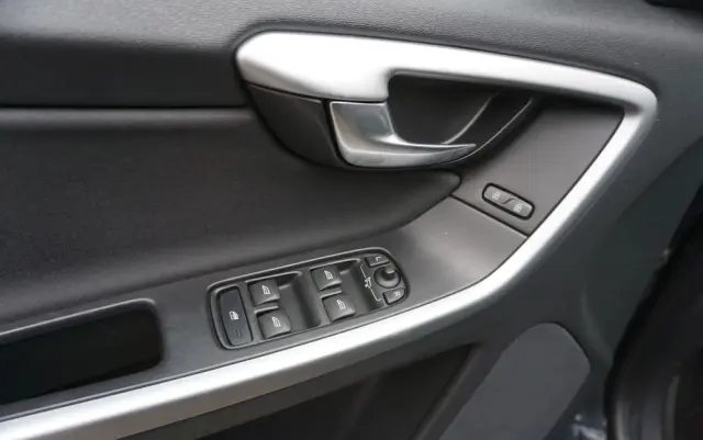 VOLVO XC 60 D4 Momentum