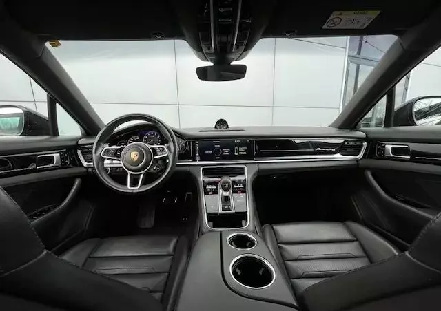 PORSCHE Panamera 4 e-Hybrid Sport Turismo 10 Years Edition