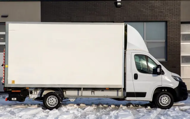 FIAT Ducato 2.3 KONTENER + WINDA dHollandia 750kg 