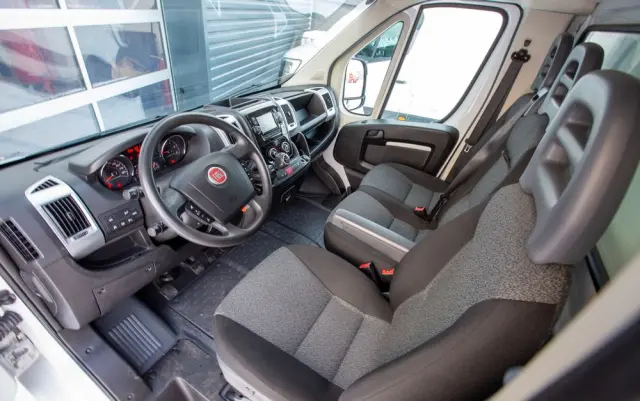 FIAT Ducato 2.3 KONTENER + WINDA dHollandia 750kg 