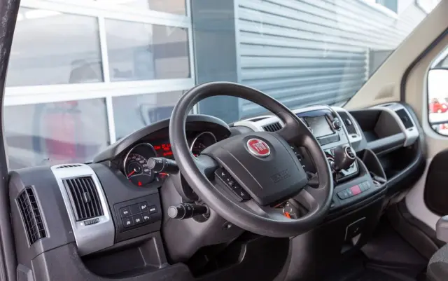 FIAT Ducato 2.3 KONTENER + WINDA dHollandia 750kg 