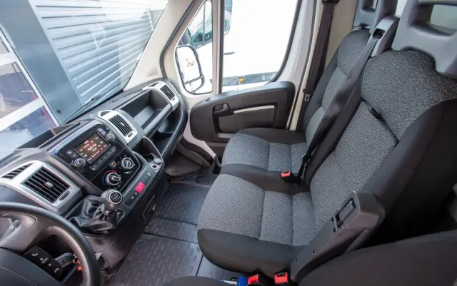 FIAT Ducato 2.3 KONTENER + WINDA dHollandia 750kg 