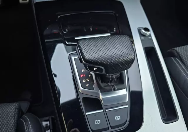 AUDI Q5 40 TDI quattro S tronic S line