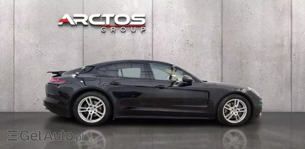 PORSCHE Panamera 