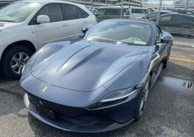 FERRARI Roma Spider 