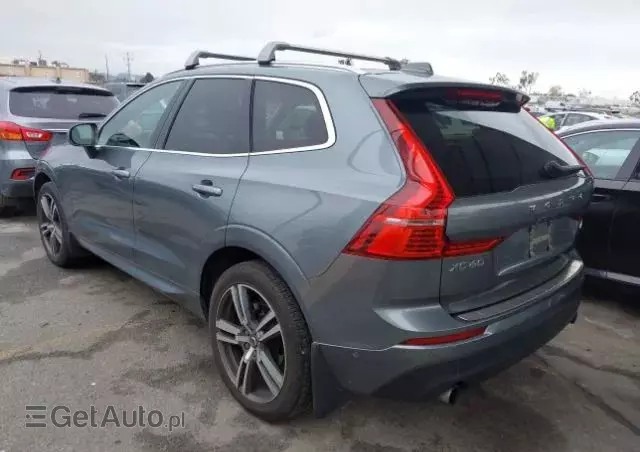VOLVO XC 60 T5 Momentum
