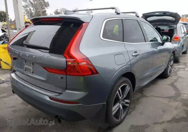 VOLVO XC 60 T5 Momentum