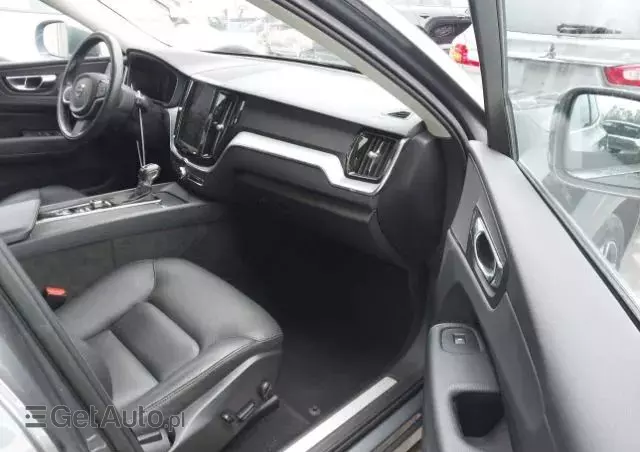 VOLVO XC 60 T5 Momentum