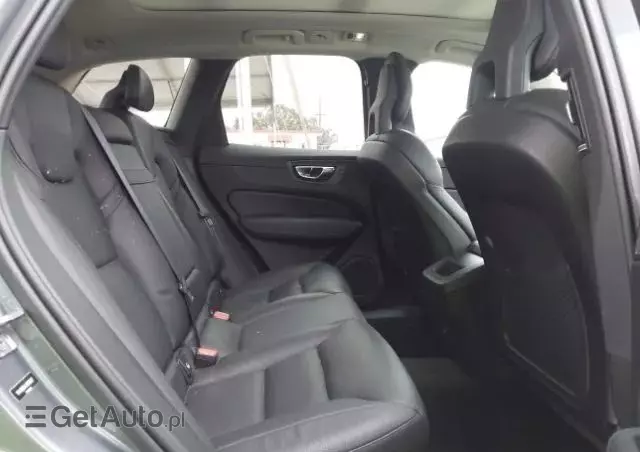 VOLVO XC 60 T5 Momentum