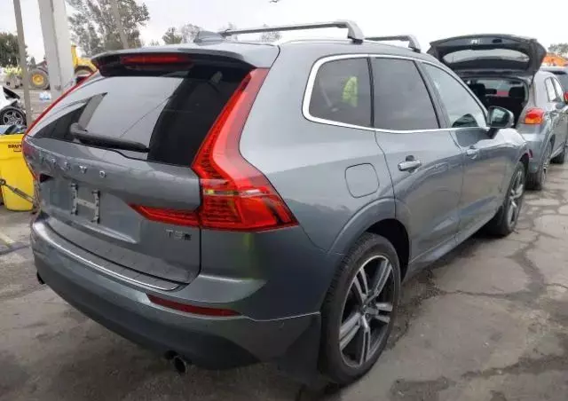 VOLVO XC 60 T5 Momentum
