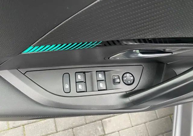 PEUGEOT 2008 BlueHDi 110 Allure