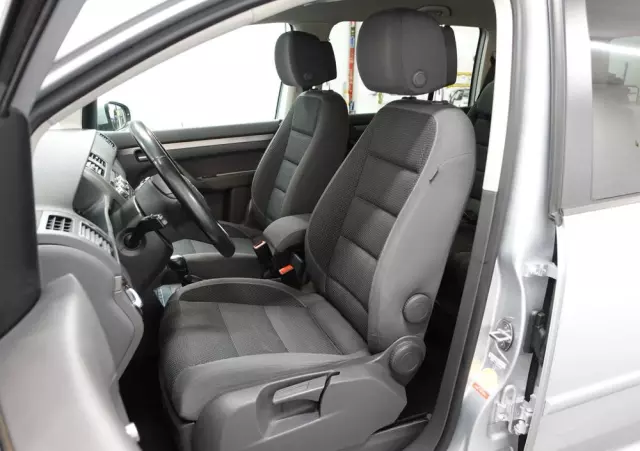 VOLKSWAGEN Touran 1.6 TDI DPF Comfortline DSG