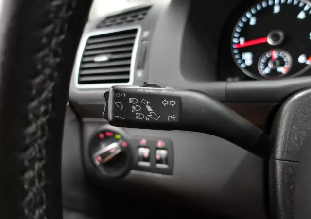 VOLKSWAGEN Touran 1.6 TDI DPF Comfortline DSG