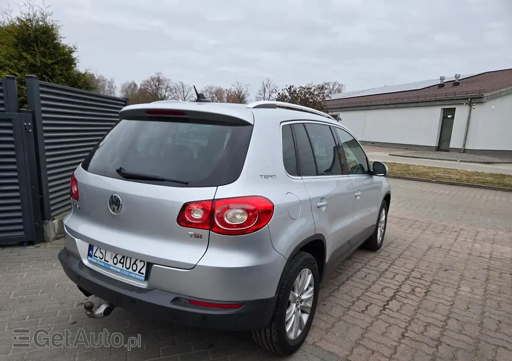VOLKSWAGEN Tiguan 