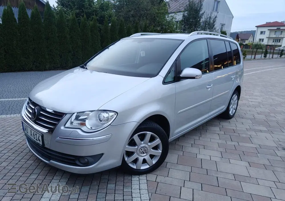 VOLKSWAGEN Touran 