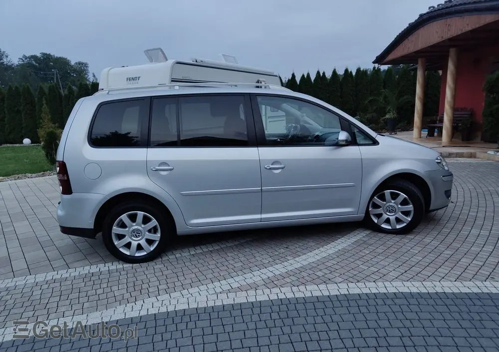 VOLKSWAGEN Touran 
