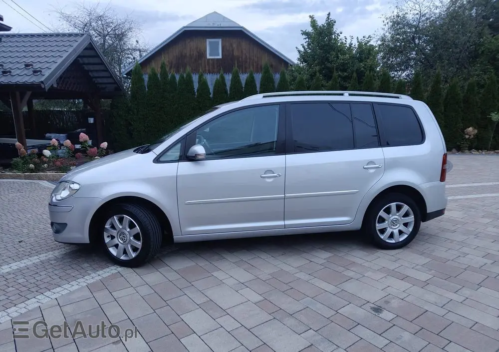 VOLKSWAGEN Touran 