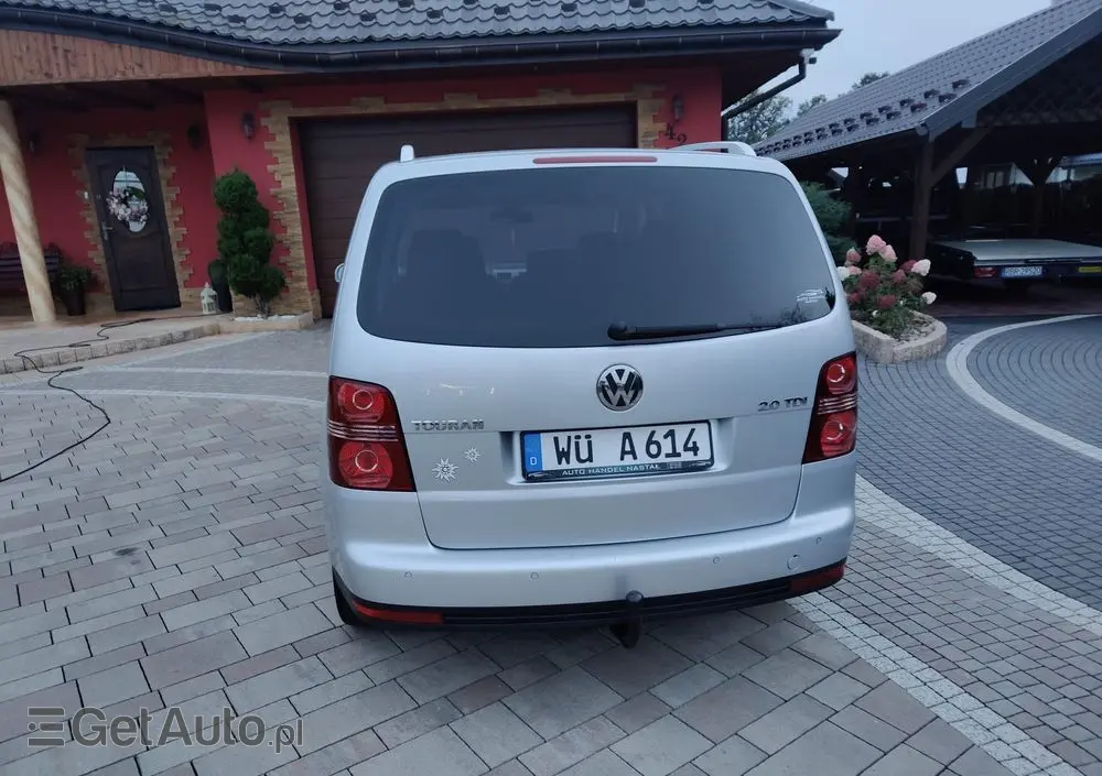 VOLKSWAGEN Touran 