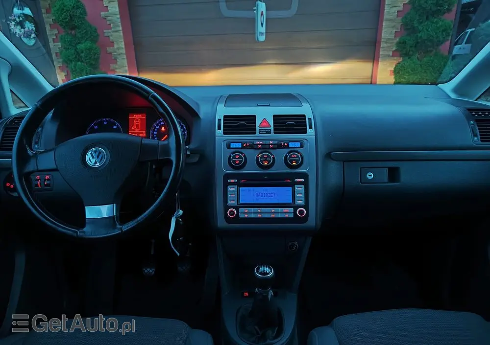 VOLKSWAGEN Touran 