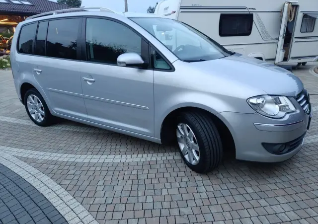 VOLKSWAGEN Touran 