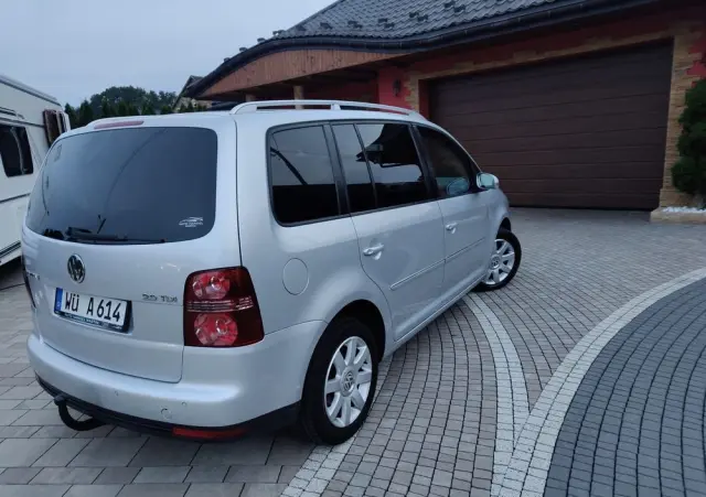 VOLKSWAGEN Touran 