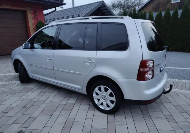 VOLKSWAGEN Touran 