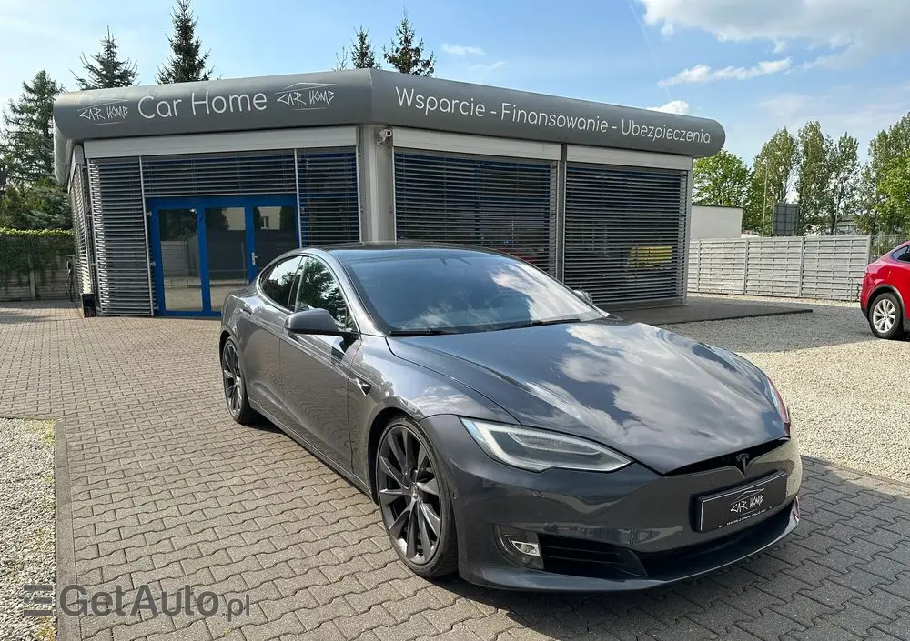 TESLA Model S 