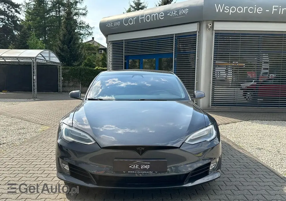 TESLA Model S 