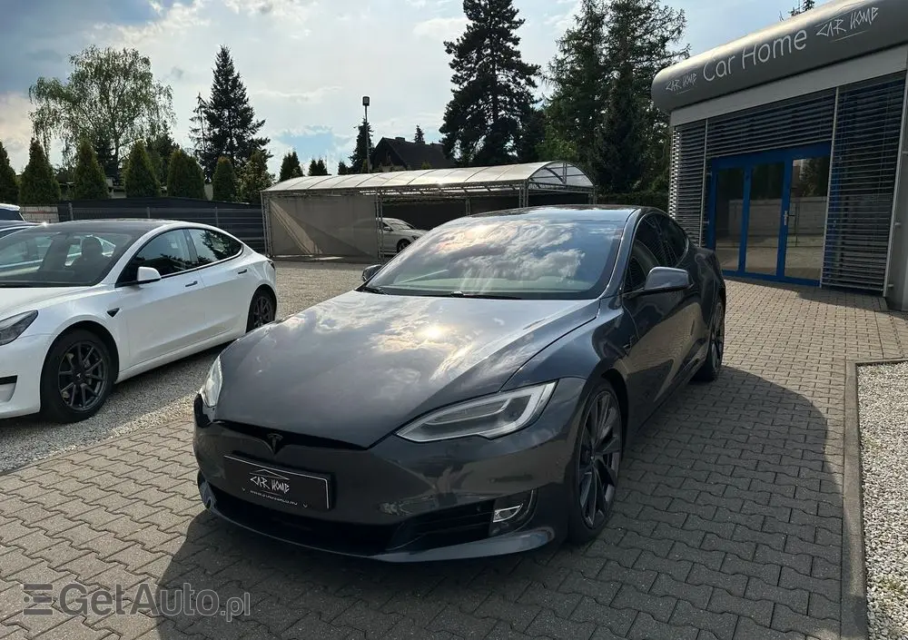 TESLA Model S 