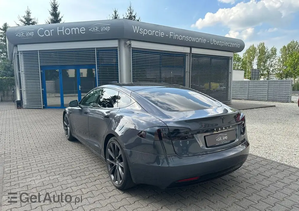 TESLA Model S 