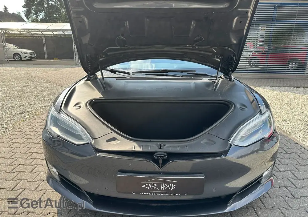 TESLA Model S 