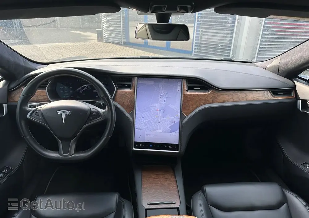 TESLA Model S 