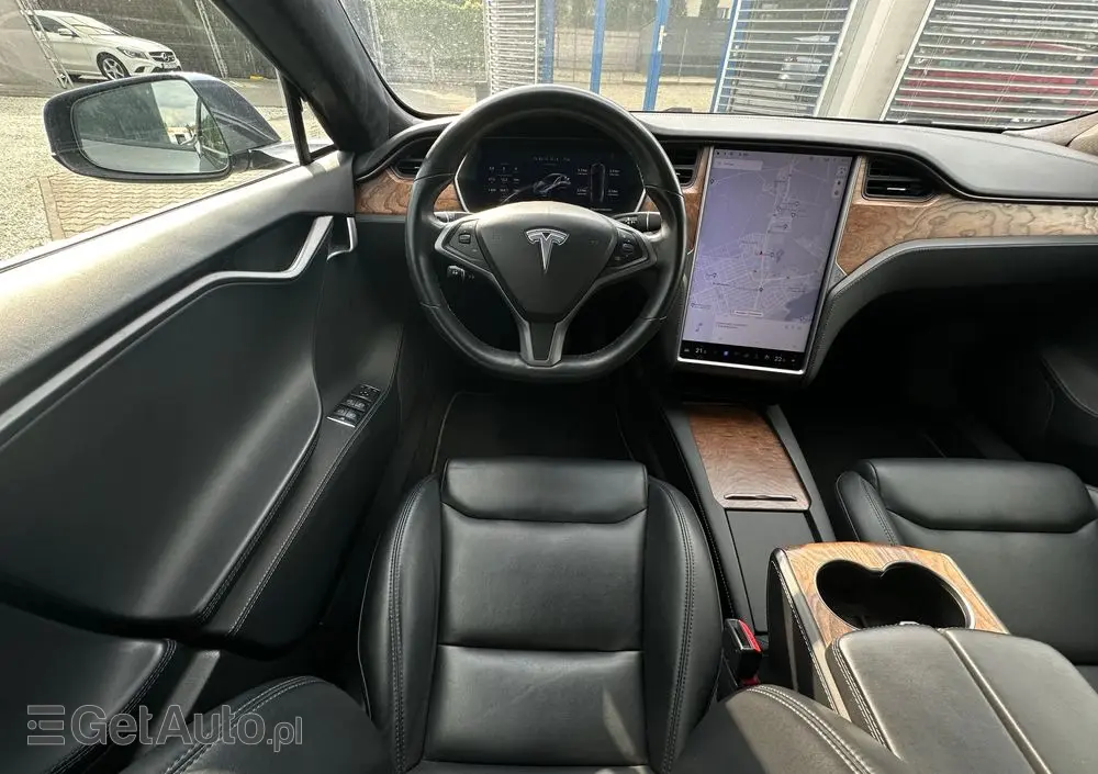 TESLA Model S 